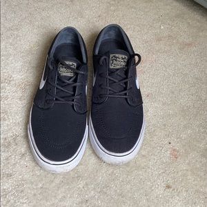 Janoski shoes size 8